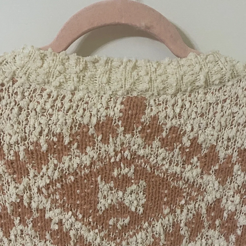 POL Boho Distressed Geometric Knit V-Neck Sweater - S / Fits L